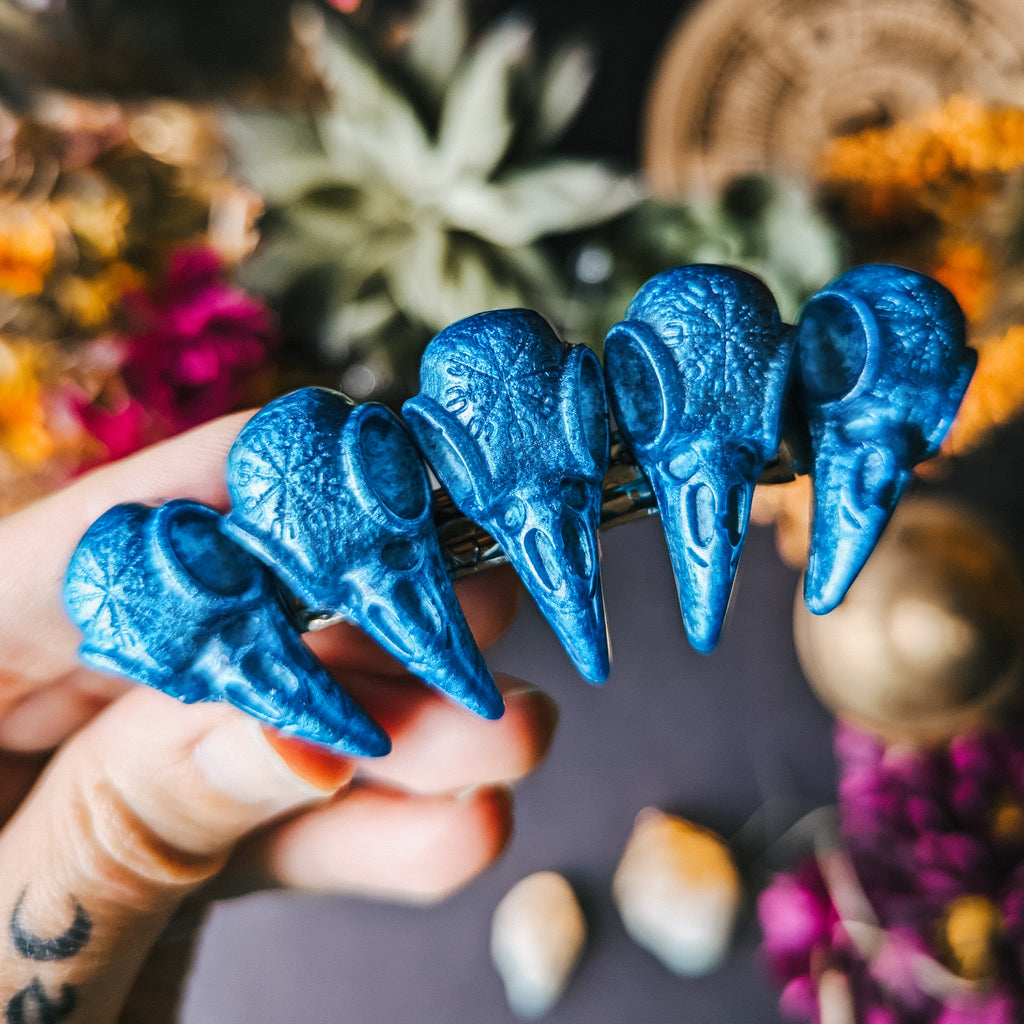 5 CROWS HAIRCLIP - GLITTER BLUE