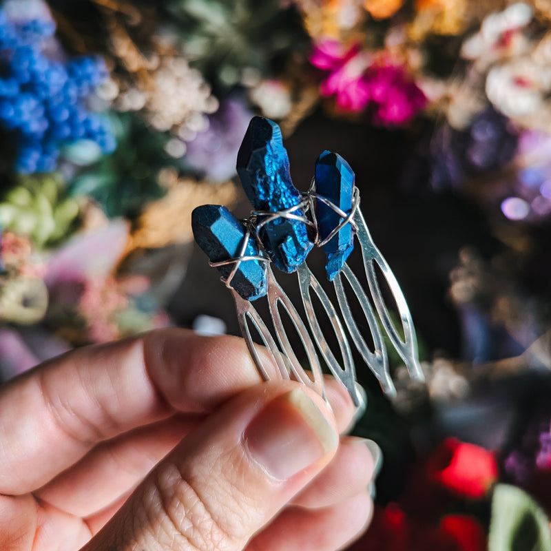PETITS PEIGNES BLEU[S]