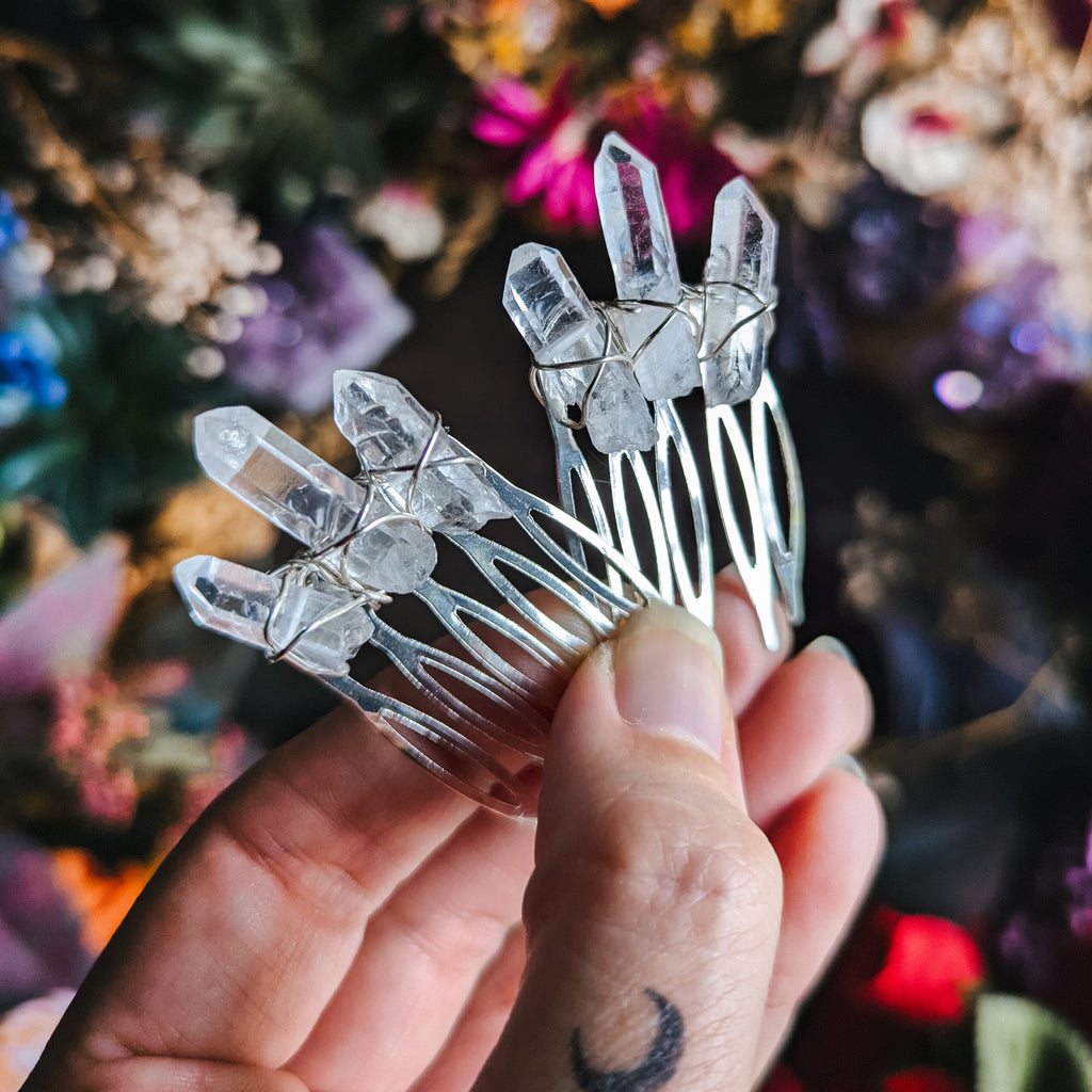 TINY CLEAR COMB[S]