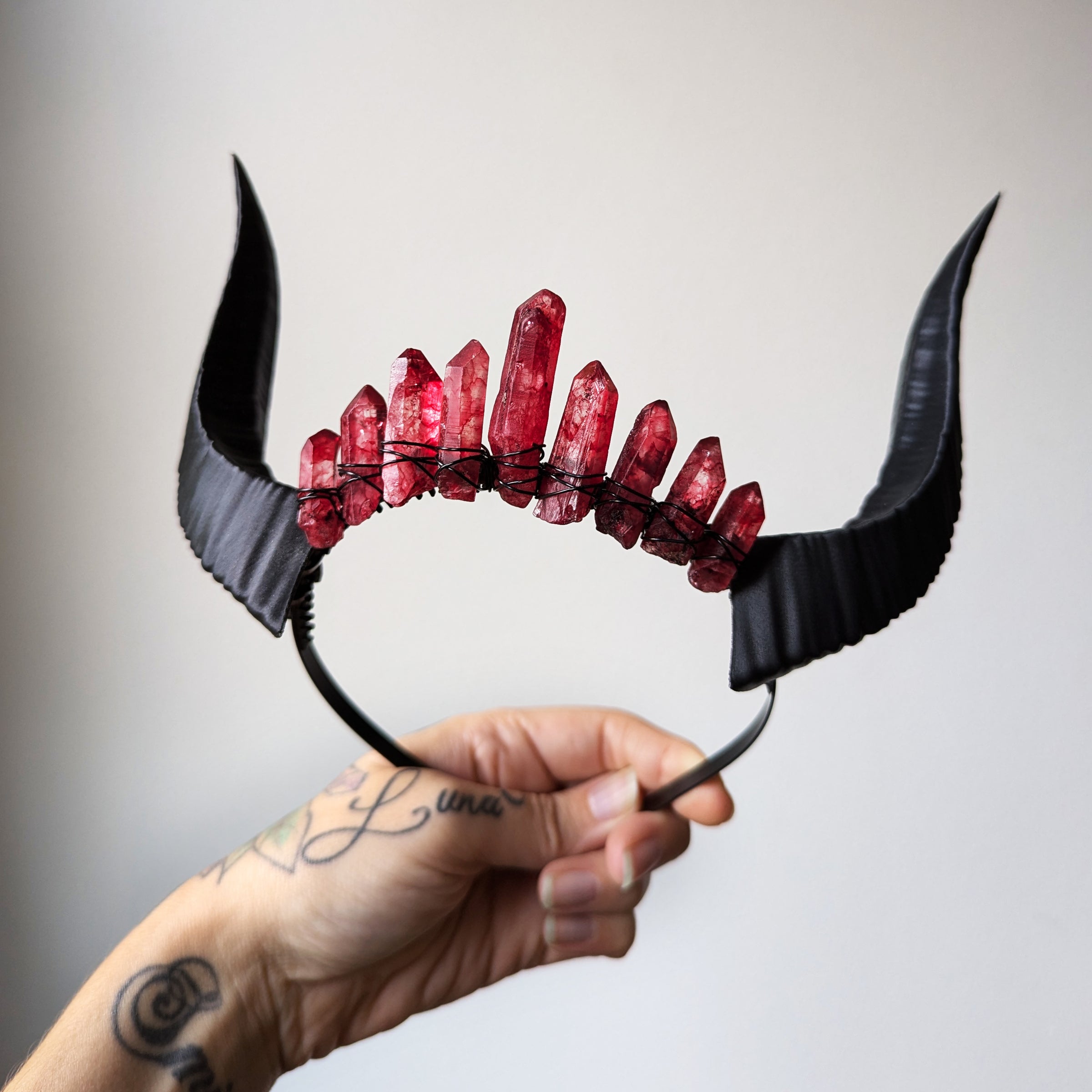 REINE DES CORNES [ROUGE]