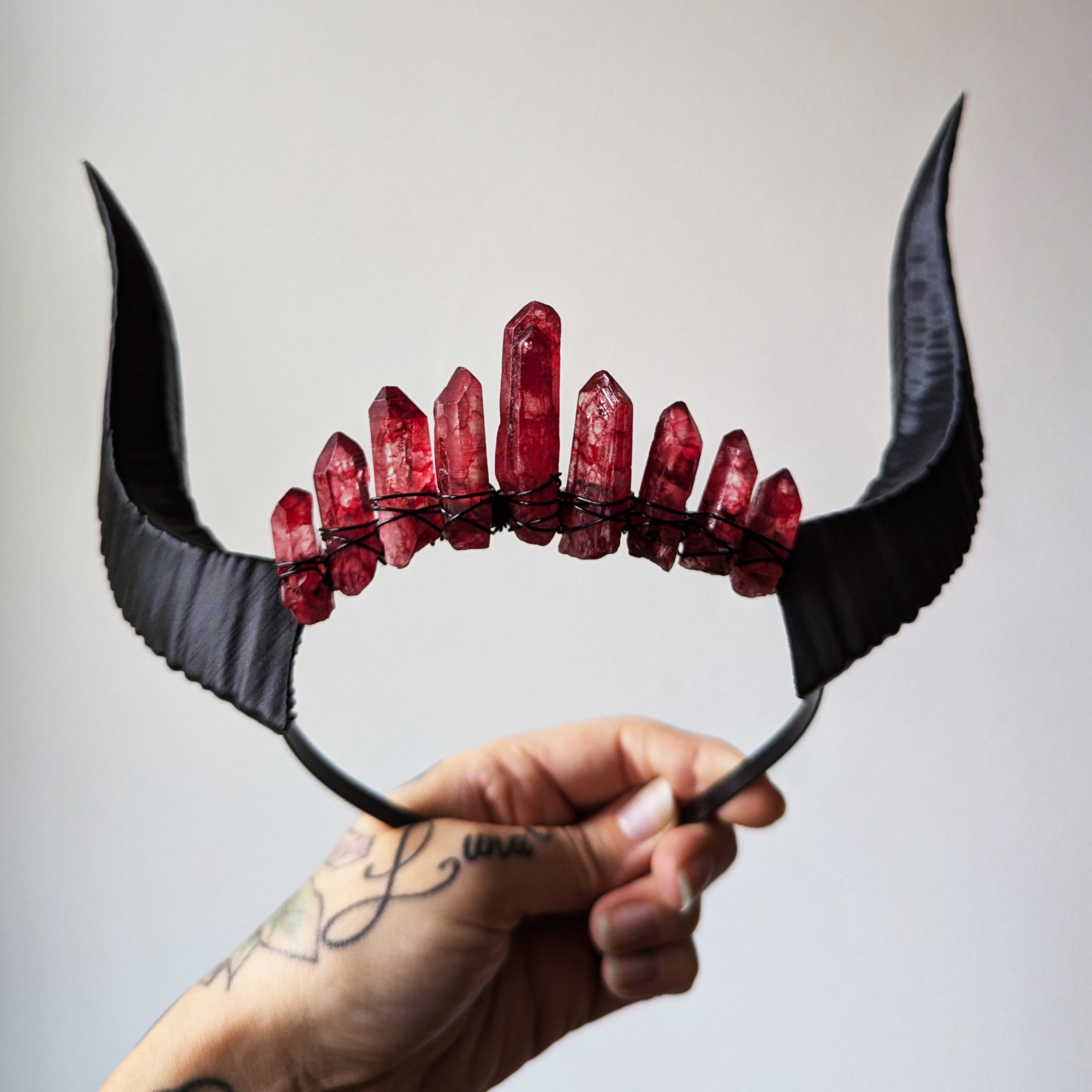 REINE DES CORNES [ROUGE]
