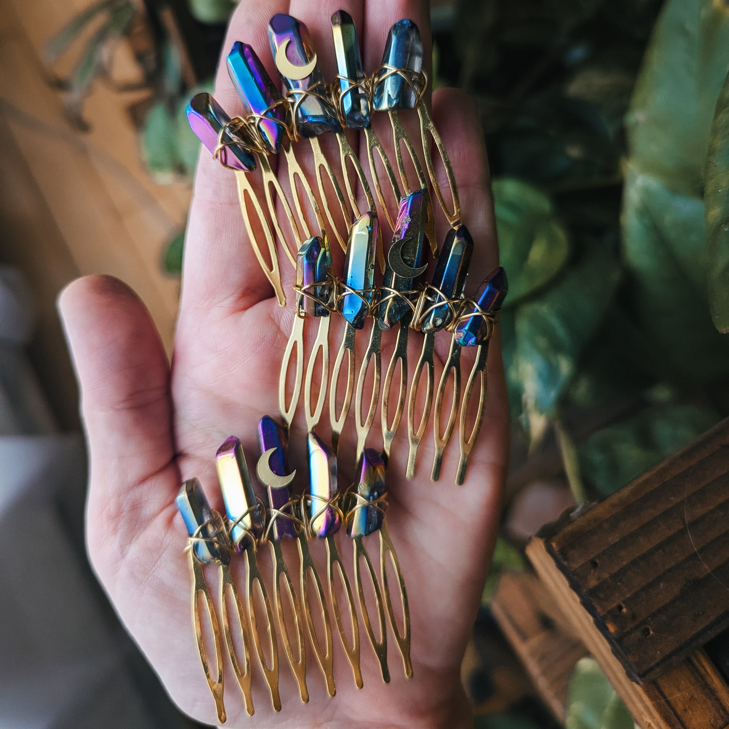 GOLD RAINBOW COMB🌙