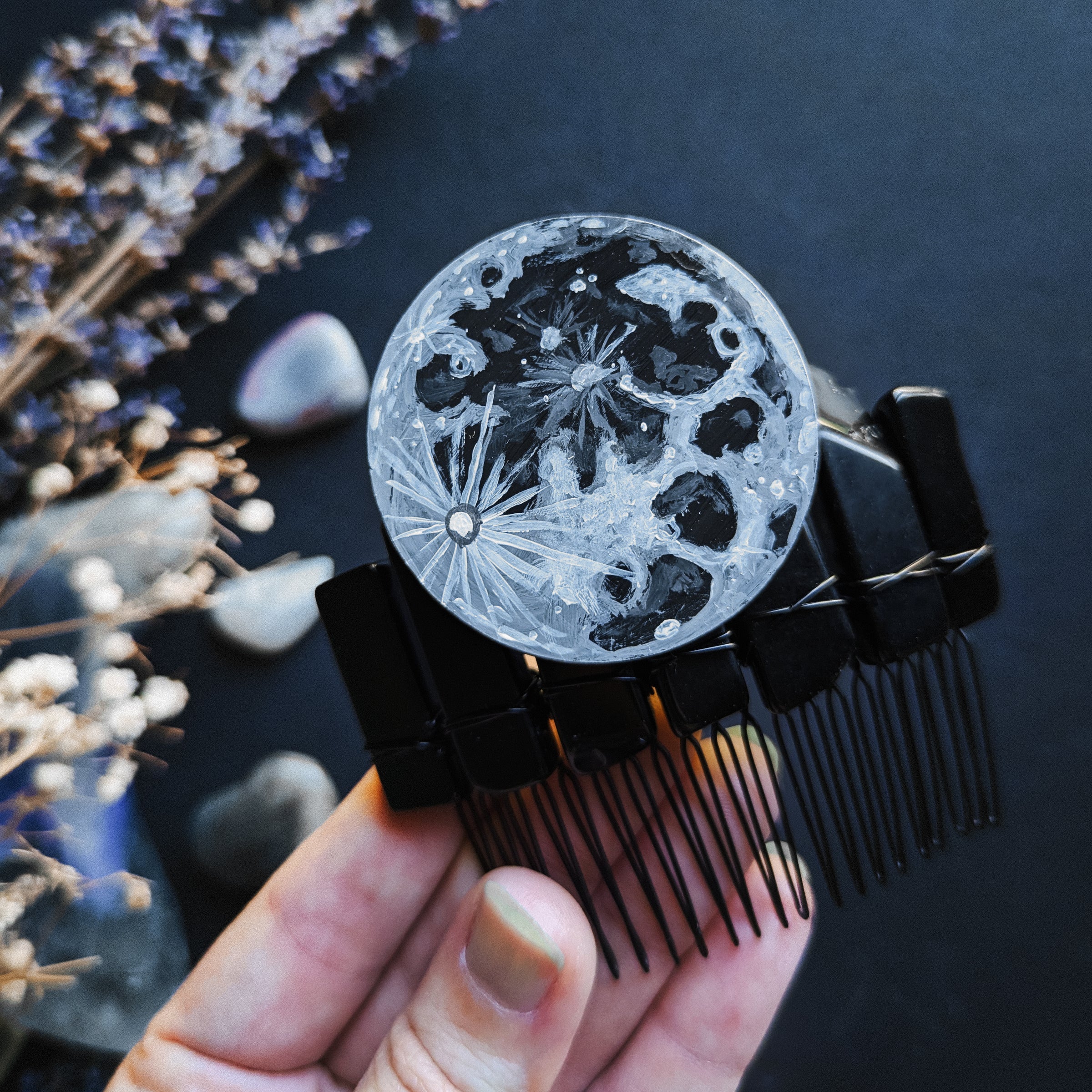 FULL MOON HAIRCOMB[B]