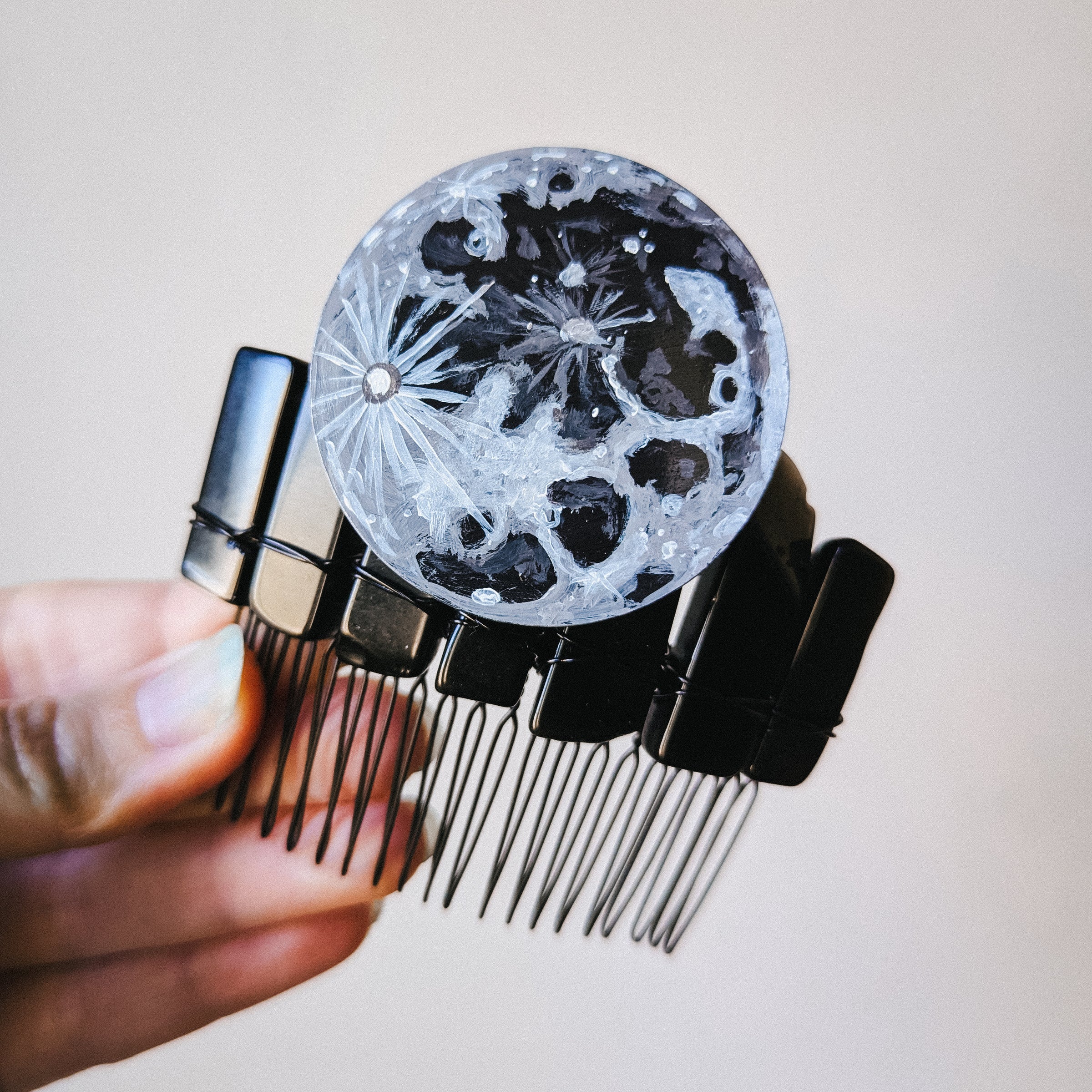 FULL MOON HAIRCOMB[B]