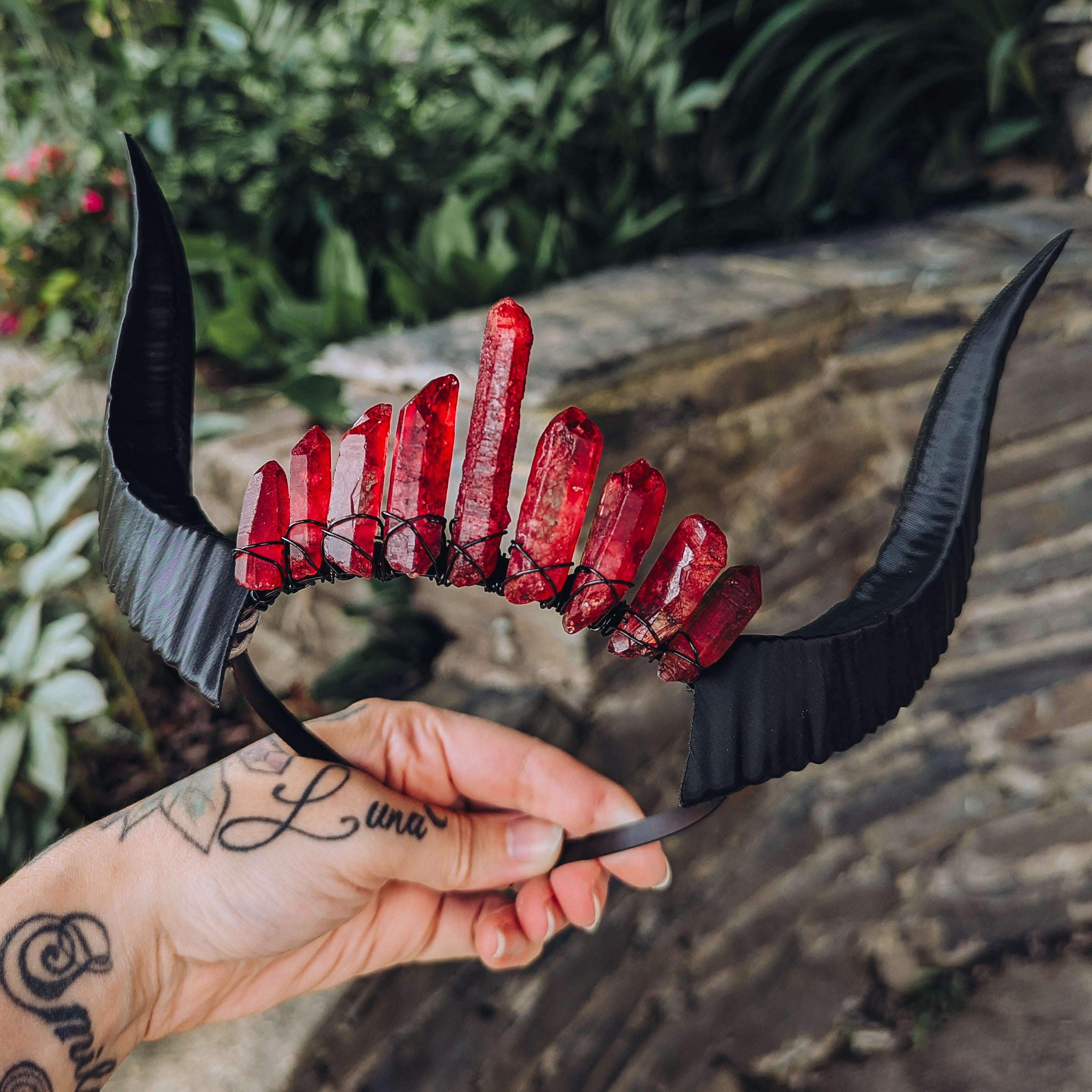 HORNS QUEEN[RED]